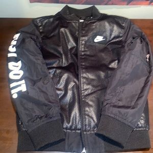 Boys Nike jacket size 4t. Great condition 🖤🤍